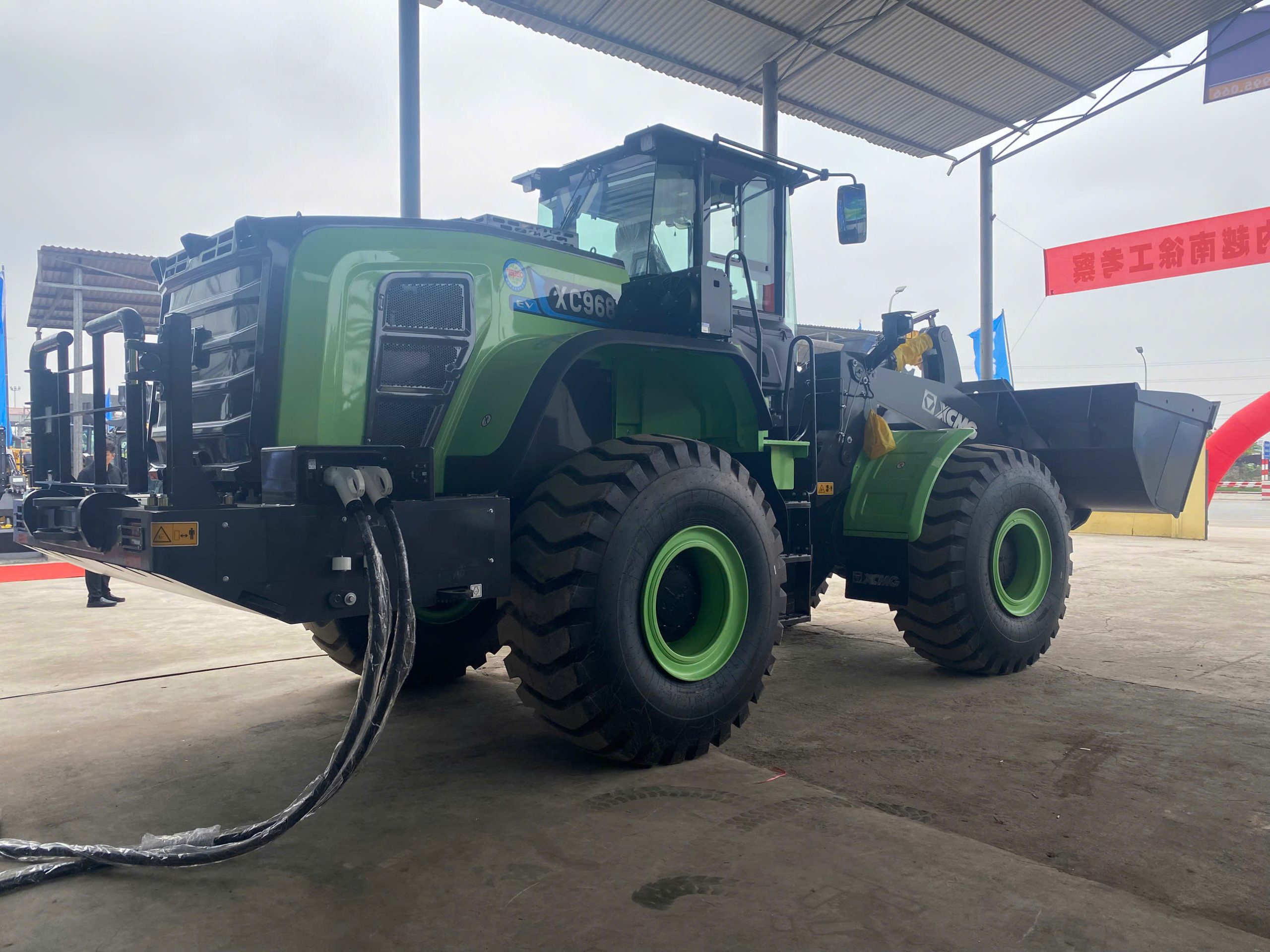 Xúc Lật Điện XC968-EV