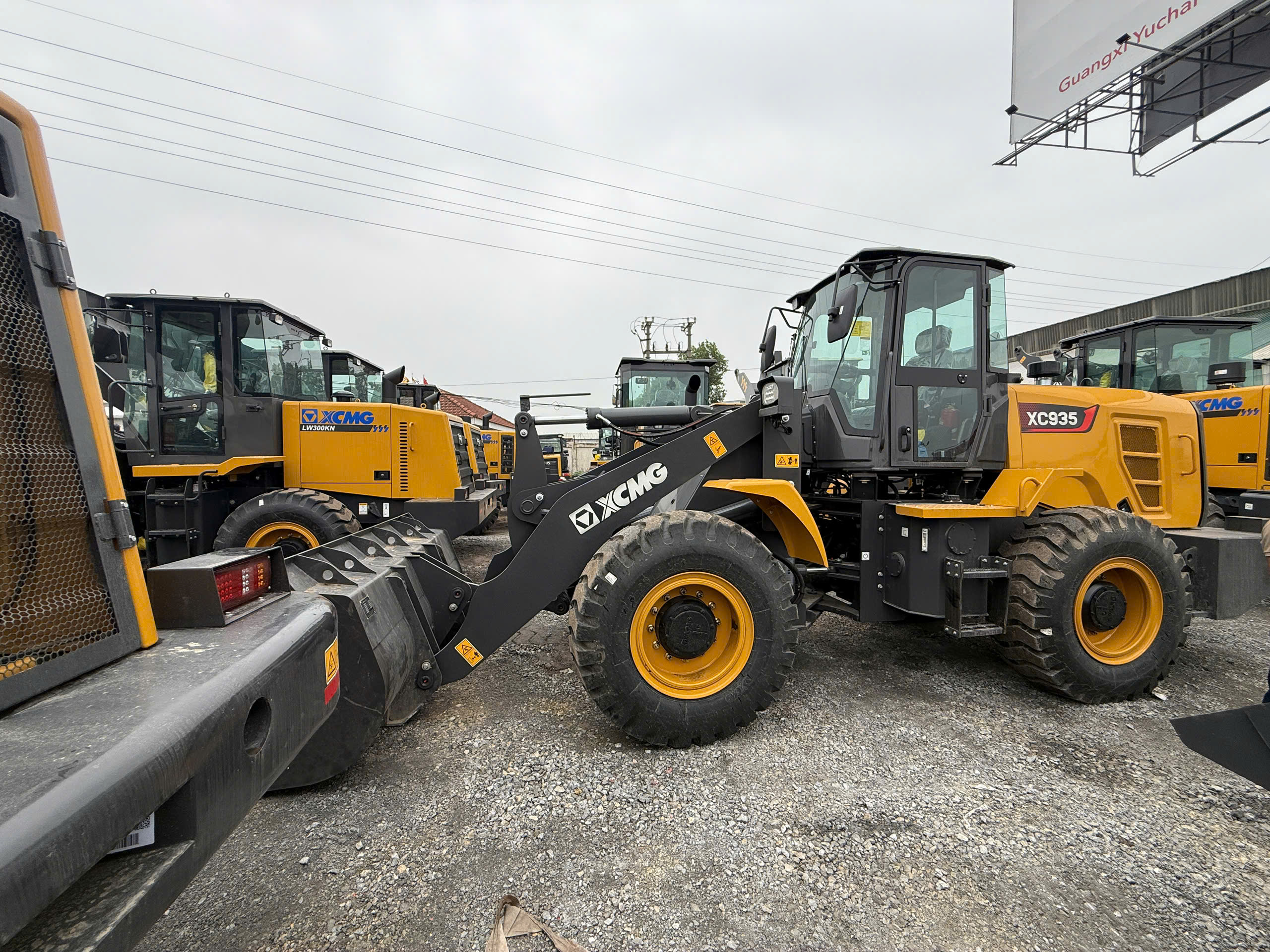 Máy xúc lật XC935 – gầu 1.8 khối – Vô địch về giá trong phân khúc