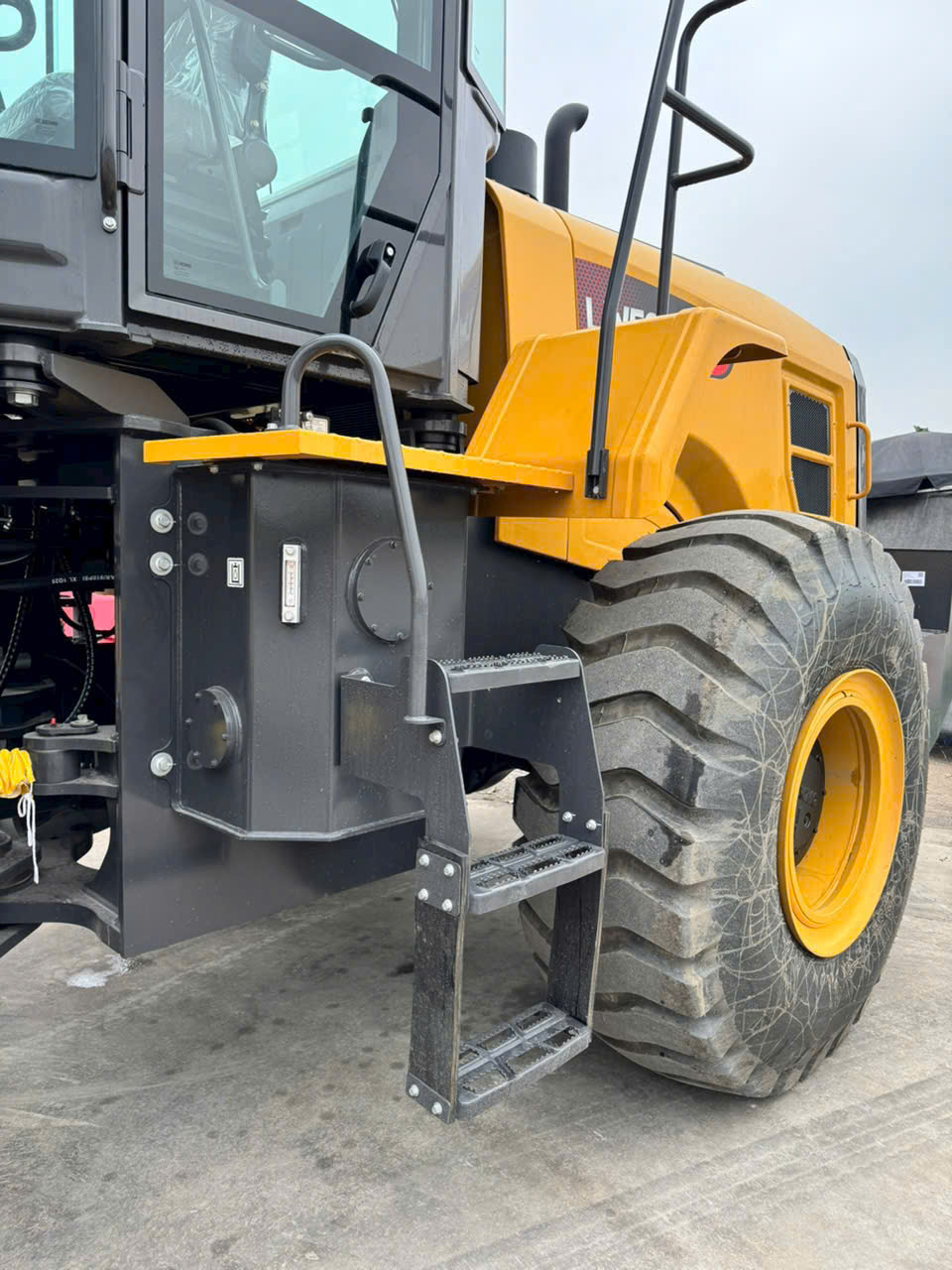 Máy Xúc Lật LW500KN Sức Nâng 5 Tấn Tiêu Chuẩn Châu Âu