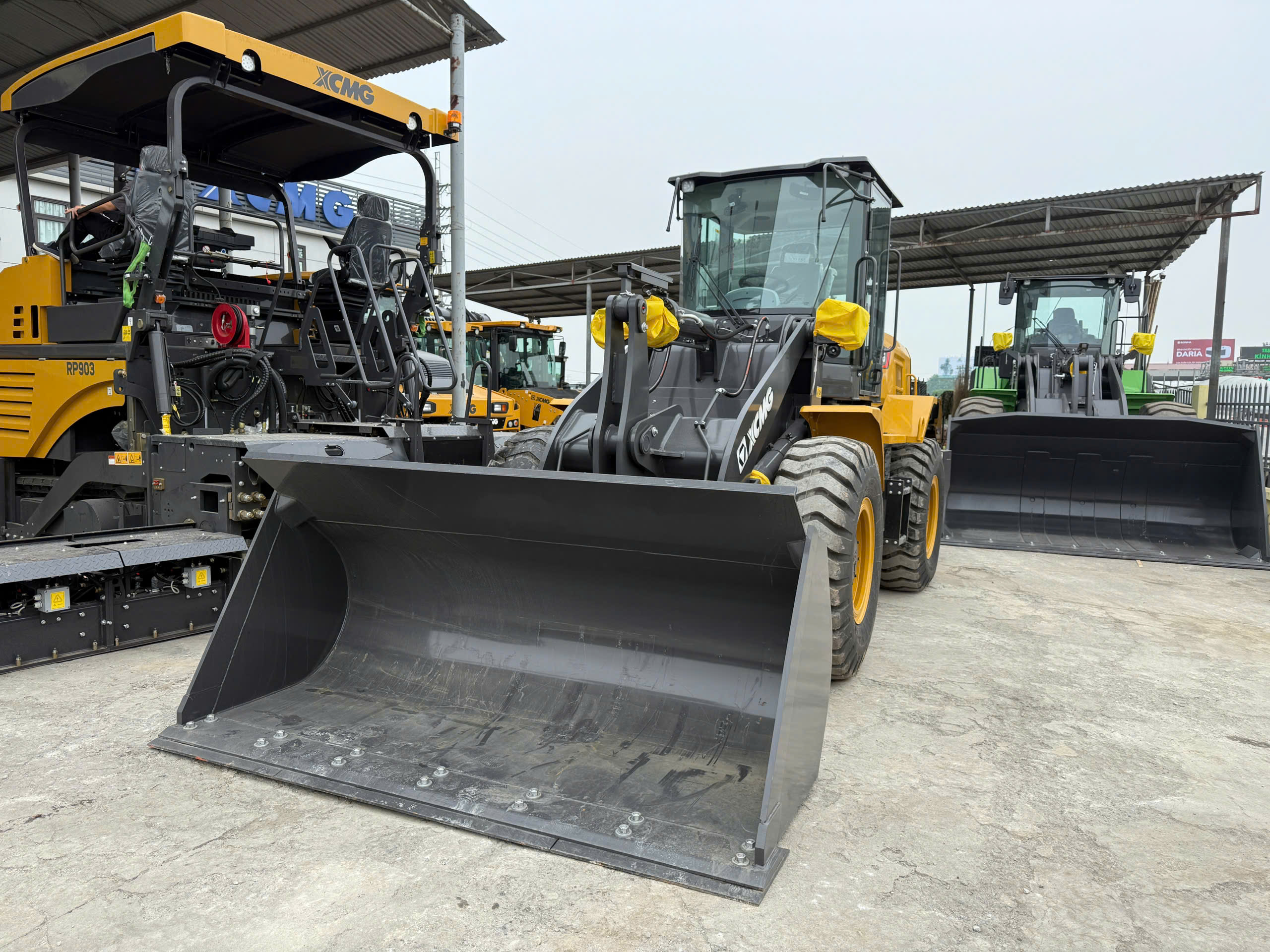 Máy Xúc Lật XC938 – Tháo Lắp Nhanh – Kẹp Gỗ