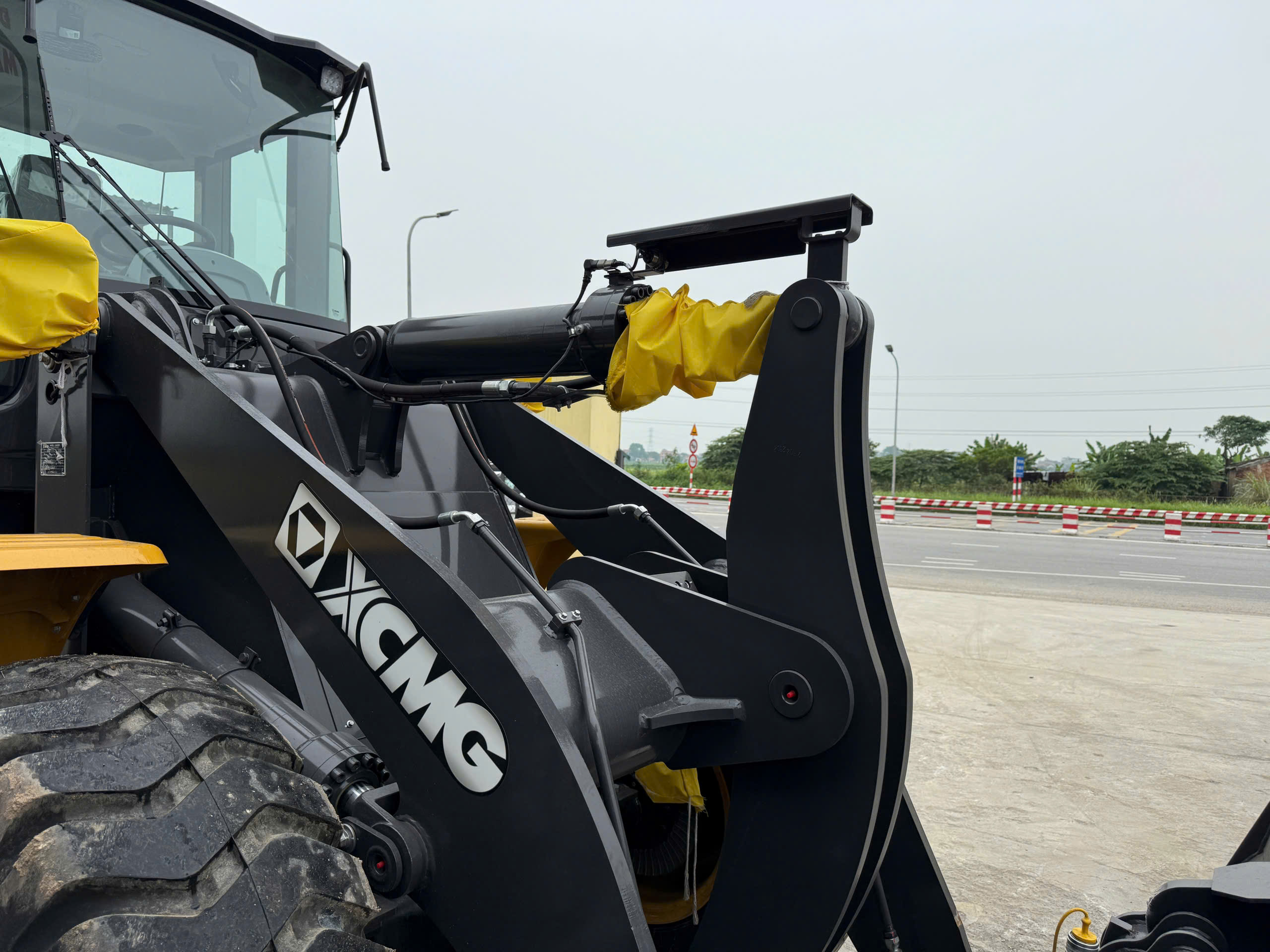 Máy Xúc Lật XC938 – Tháo Lắp Nhanh – Kẹp Gỗ