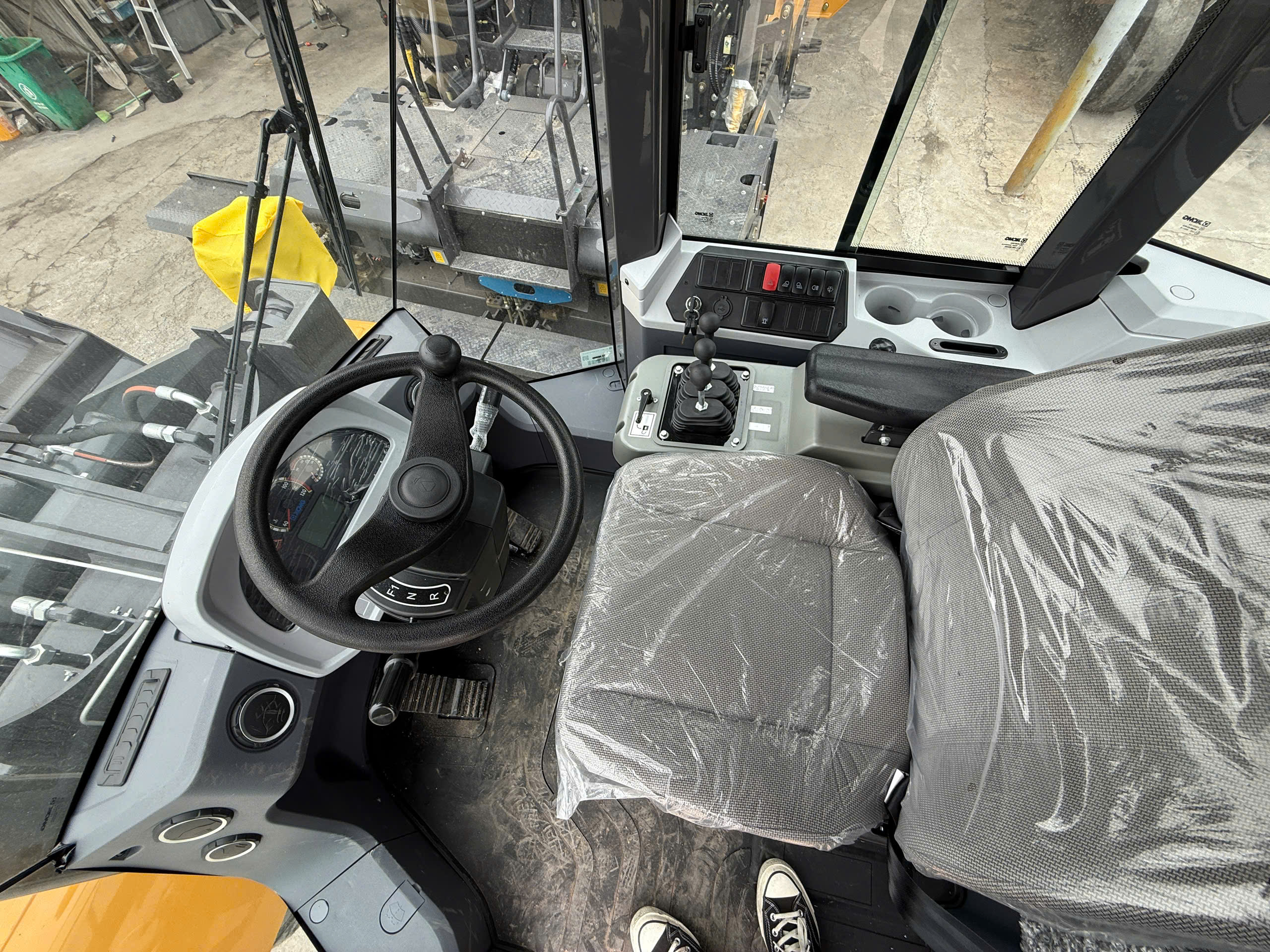 Máy Xúc Lật XC938 – Tháo Lắp Nhanh – Kẹp Gỗ