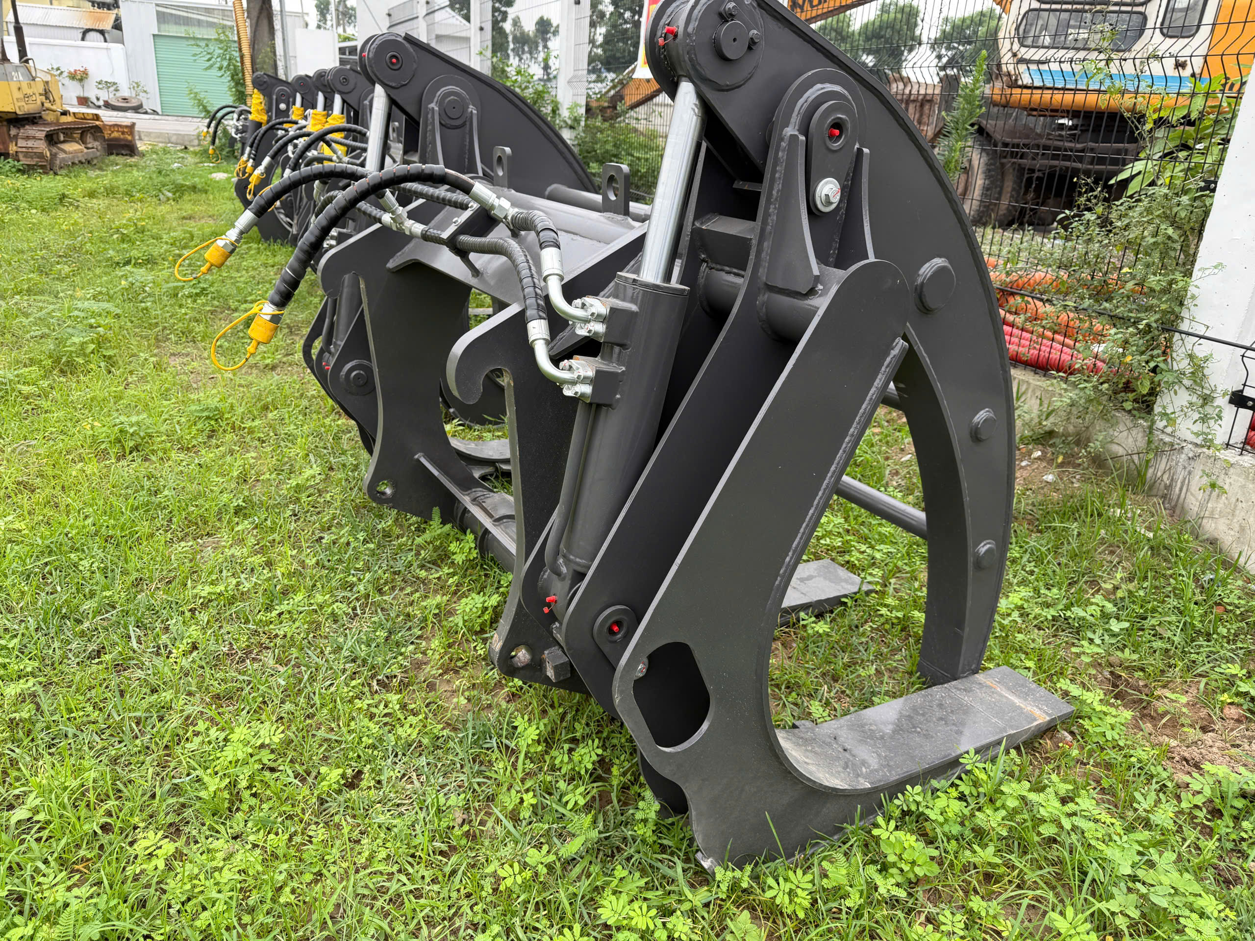 Máy Xúc Lật XC938 – Tháo Lắp Nhanh – Kẹp Gỗ