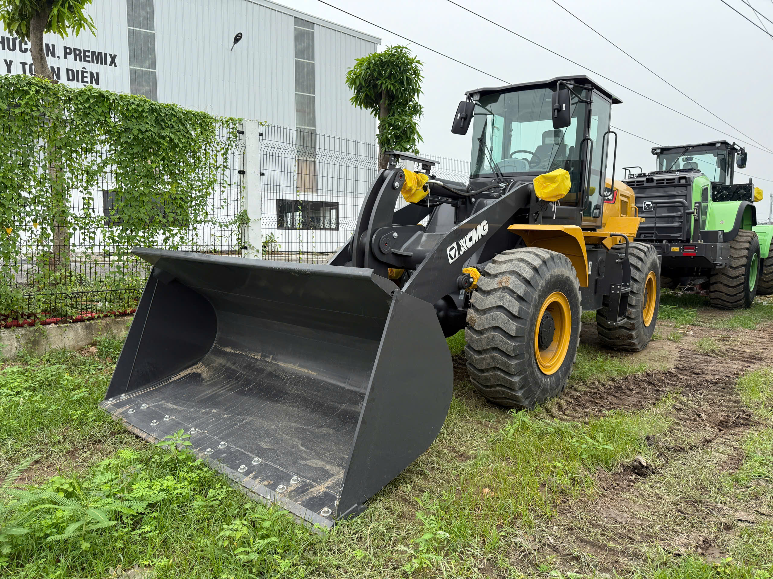 XC948 gầu 2,7 khối