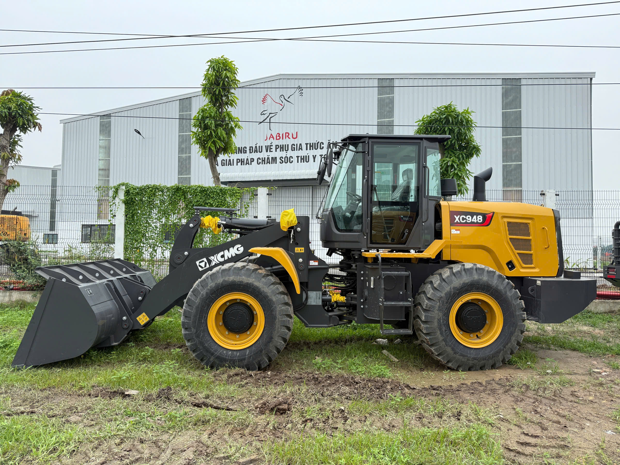 XC948 gầu 2,7 khối